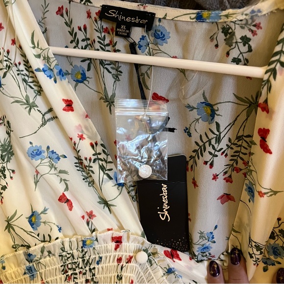 Shinestar Floral Crop Top size XL - Picture 6 of 6